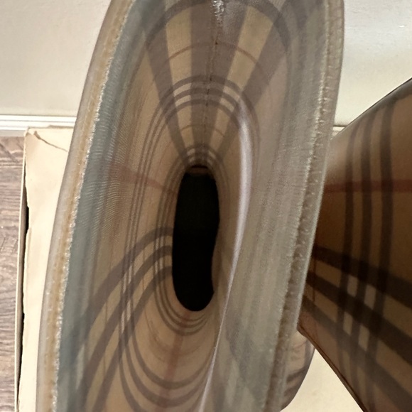 Plaid Burberry Rainboots - Picture 4 of 12
